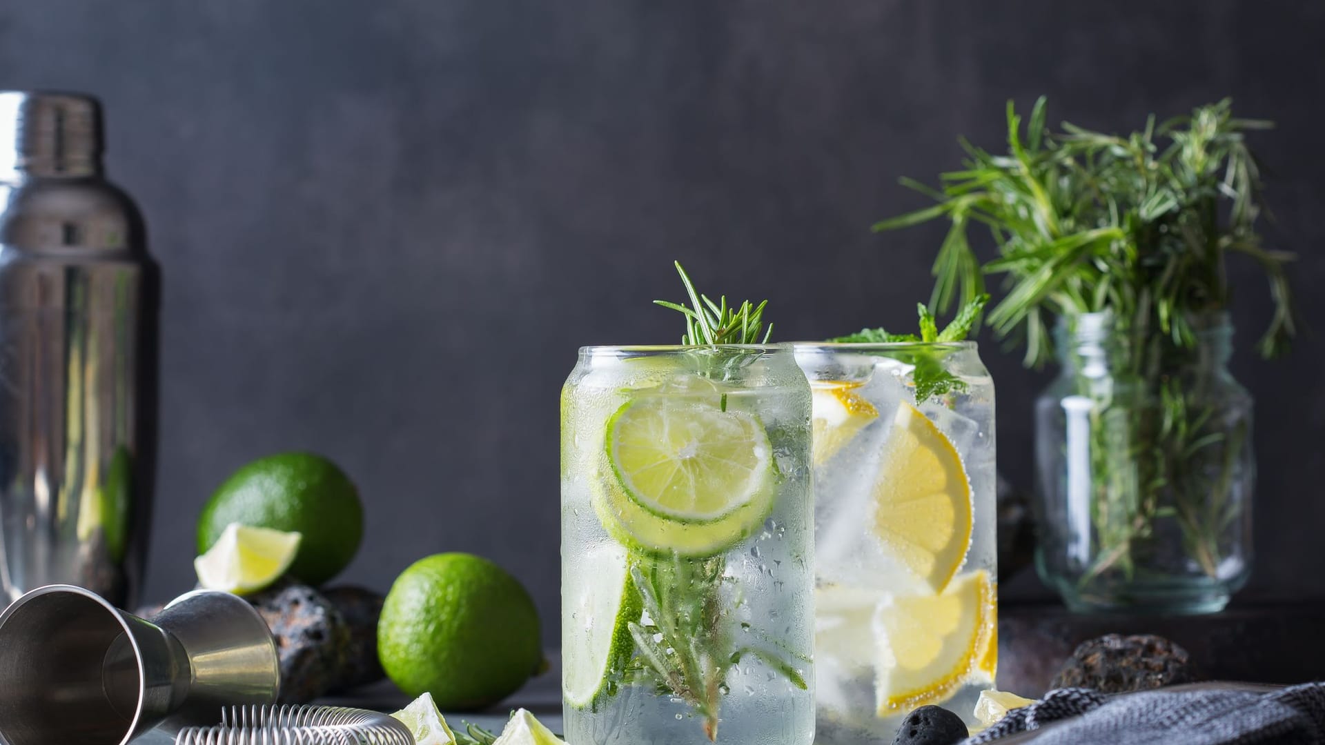 Tonic Water: Das Getränk ist besonders in alkoholischen Mixgetränken beliebt.