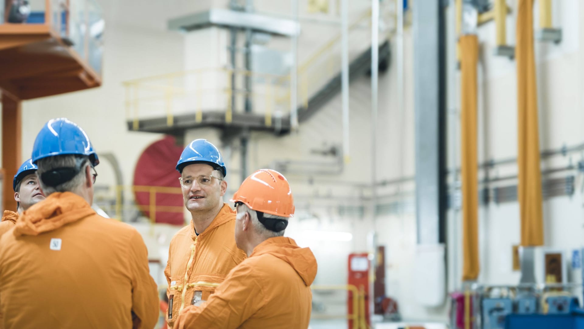 Der stellvertretende CDU-Vorsitzende Jens Spahn besucht das AKW Emsland im August 2022: CDU und CSU fordern einen Weiterbetrieb der verbleibenden Kraftwerke bis 2024.