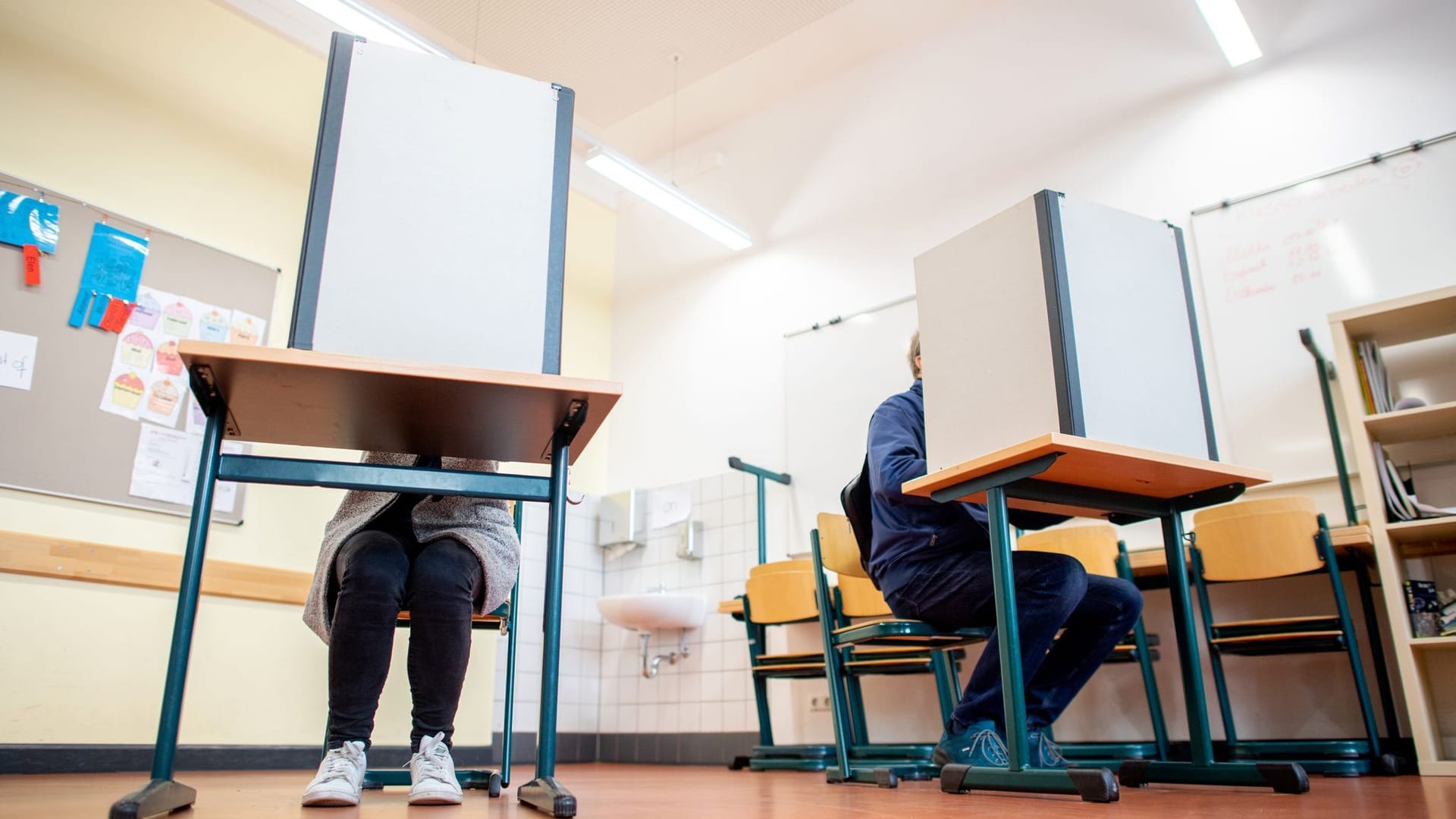 Wahltag in Hannover: Wähler geben in der Lutherschule ihre Stimme ab.