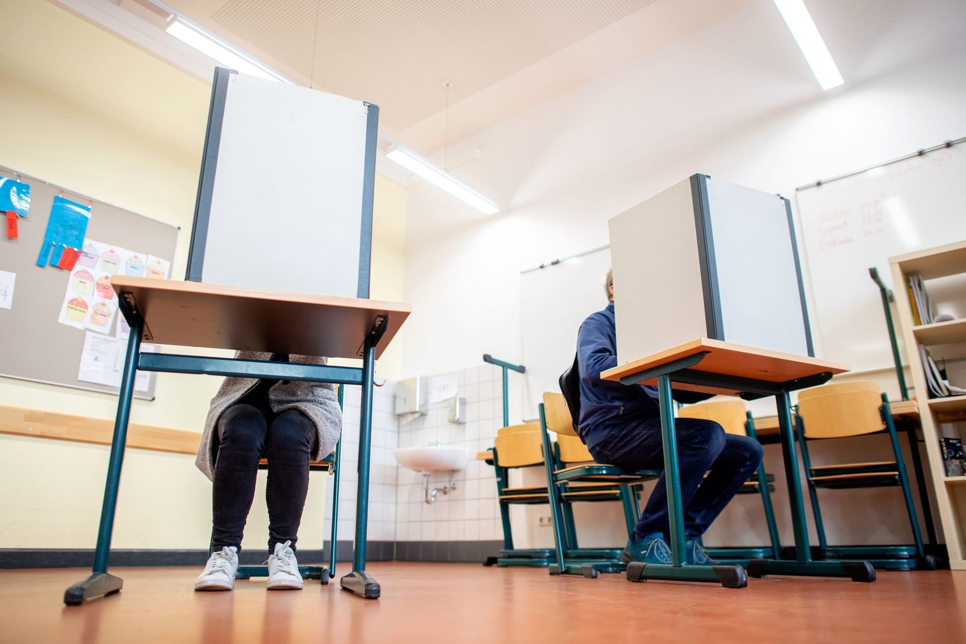 Wahltag in Hannover: Wähler geben in der Lutherschule ihre Stimme ab.