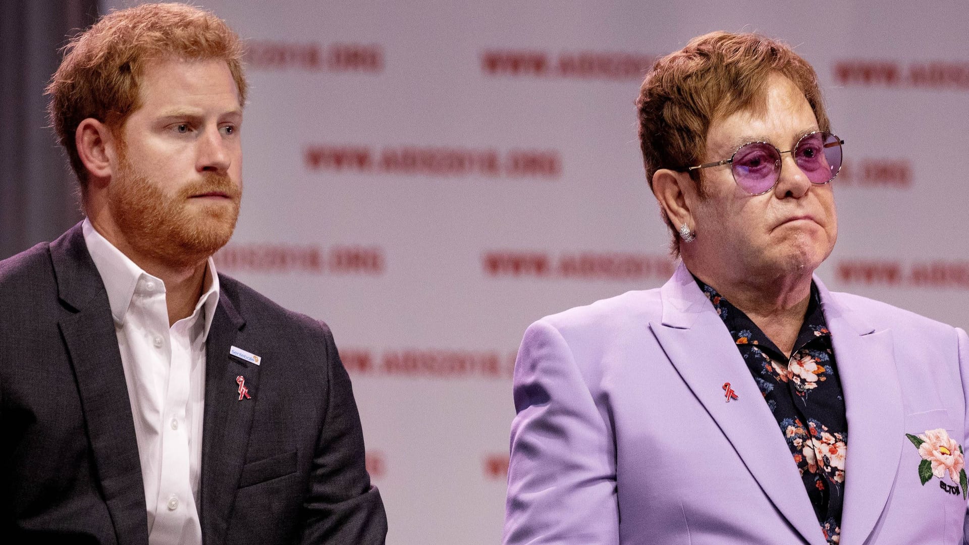 Prinz Harry und Elton John: Mit anderen britischen Promis gehen sie gegen einen Zeitungsverlag vor.