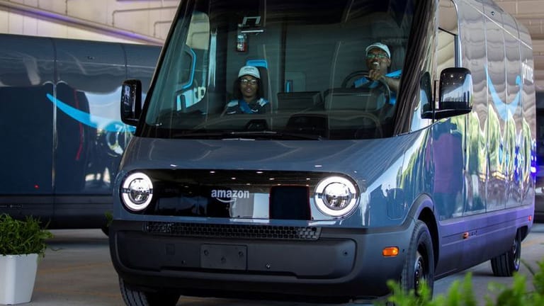 Elektro-Van: Amazon arbeitet mit Lieferwagenhersteller Rivian zusammen, um die Lieferwagenflotte zu elektrifizieren.