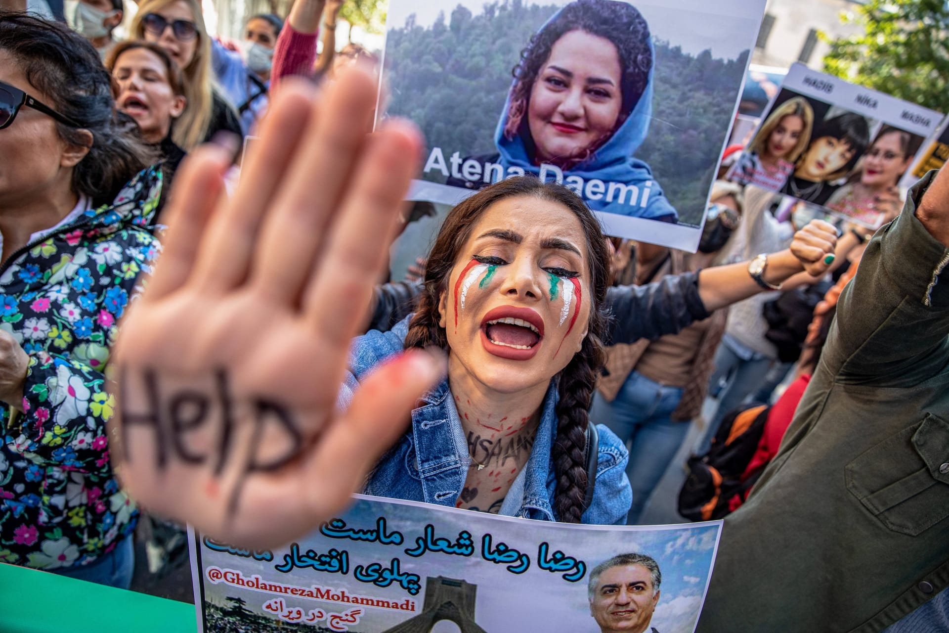 Demonstrationen in Istanbul, Turkey: Weltweit werden zahlreiche Proteste in Solidarität mit den iranischen Frauen organisiert.