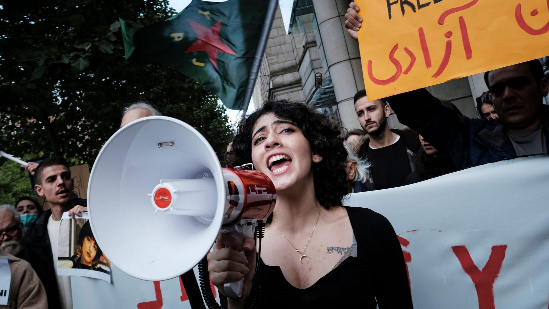 Demonstration in Warschau: Auch am Wochenende gingen viele Menschen außerhalb des Irans auf die Straße, um gegen das dortige Regime zu protestieren.