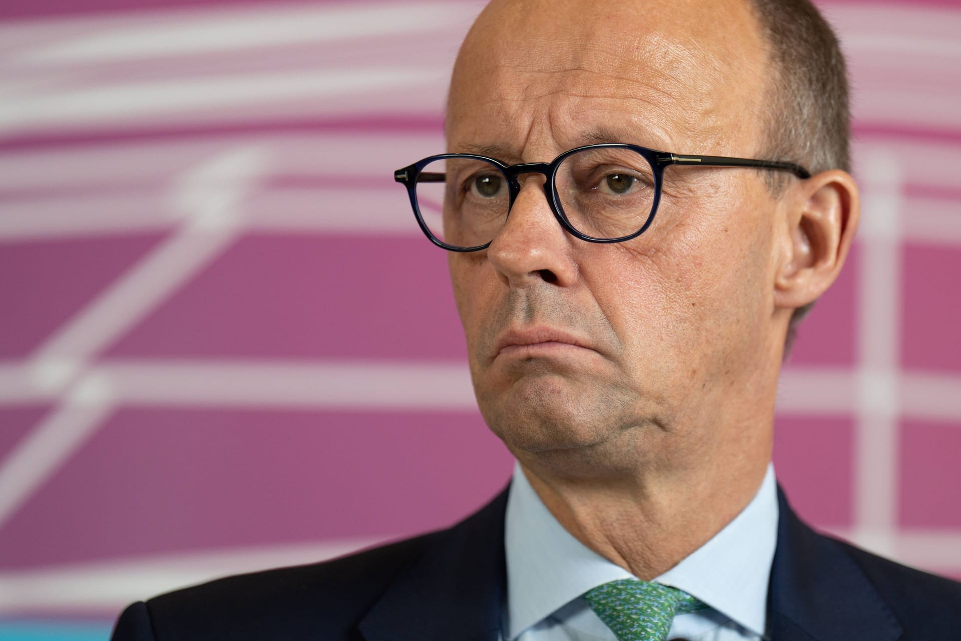 Friedrich Merz sagte bei "Maischberger", dass alle Ukraine-Flüchtende als Asylsuchende bewertet werden sollten.