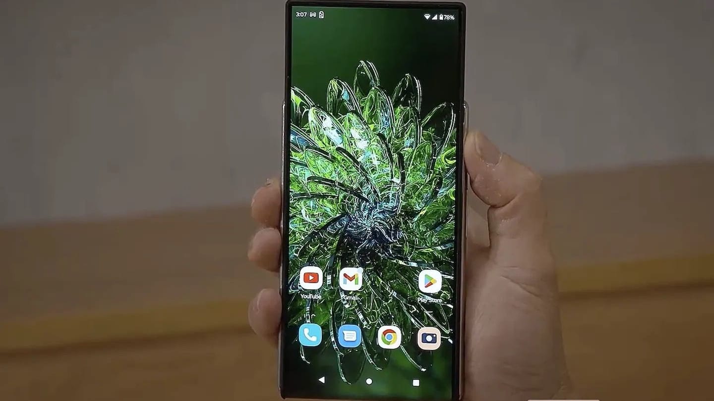 Konzept-Phone: Der Bildschirm des Motorola-Handys kann sich auf Knopfdruck vergrößern. Konzept-Phone: Der Bildschirm des Motorola-Handys kann sich auf Knopfdruck vergrößern.