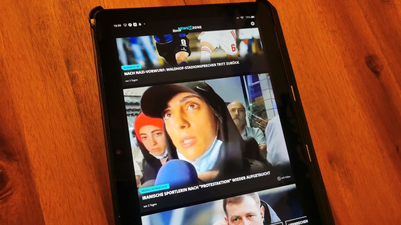 Die App Newszone auf einem Tablet: Um das Angebot für die "Generation Z" ist ein Streit zwischen Zeitungsverlagen und Südwestrundfunk entbrannt.