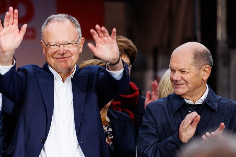 Stephan Weil (l.), SPD-Spitzenkandidat und Bundeskanzler Olaf Scholz (SPD).