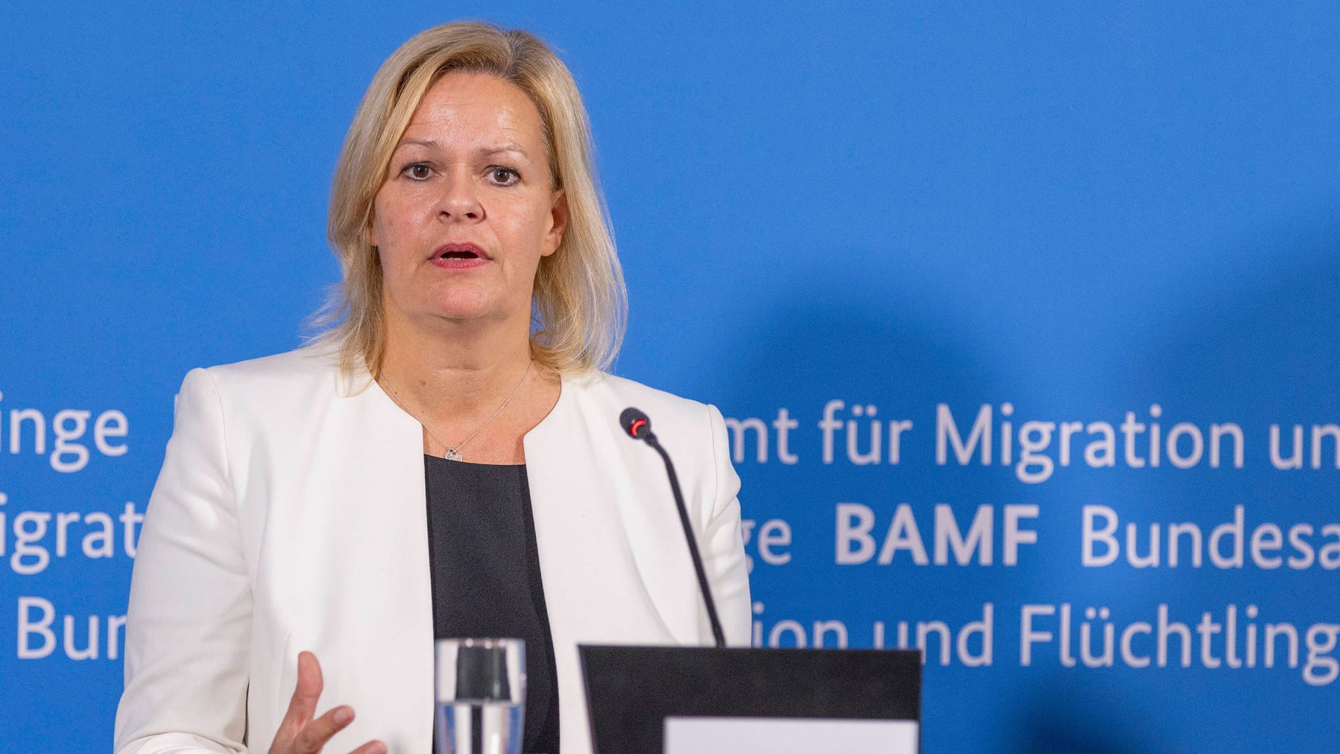 Innenministerin Faeser: Im EU-Vergleich habe Deutschland mit Abstand die meisten Ortskräfte und besonders gefährdete Afghanen aufgenommen.