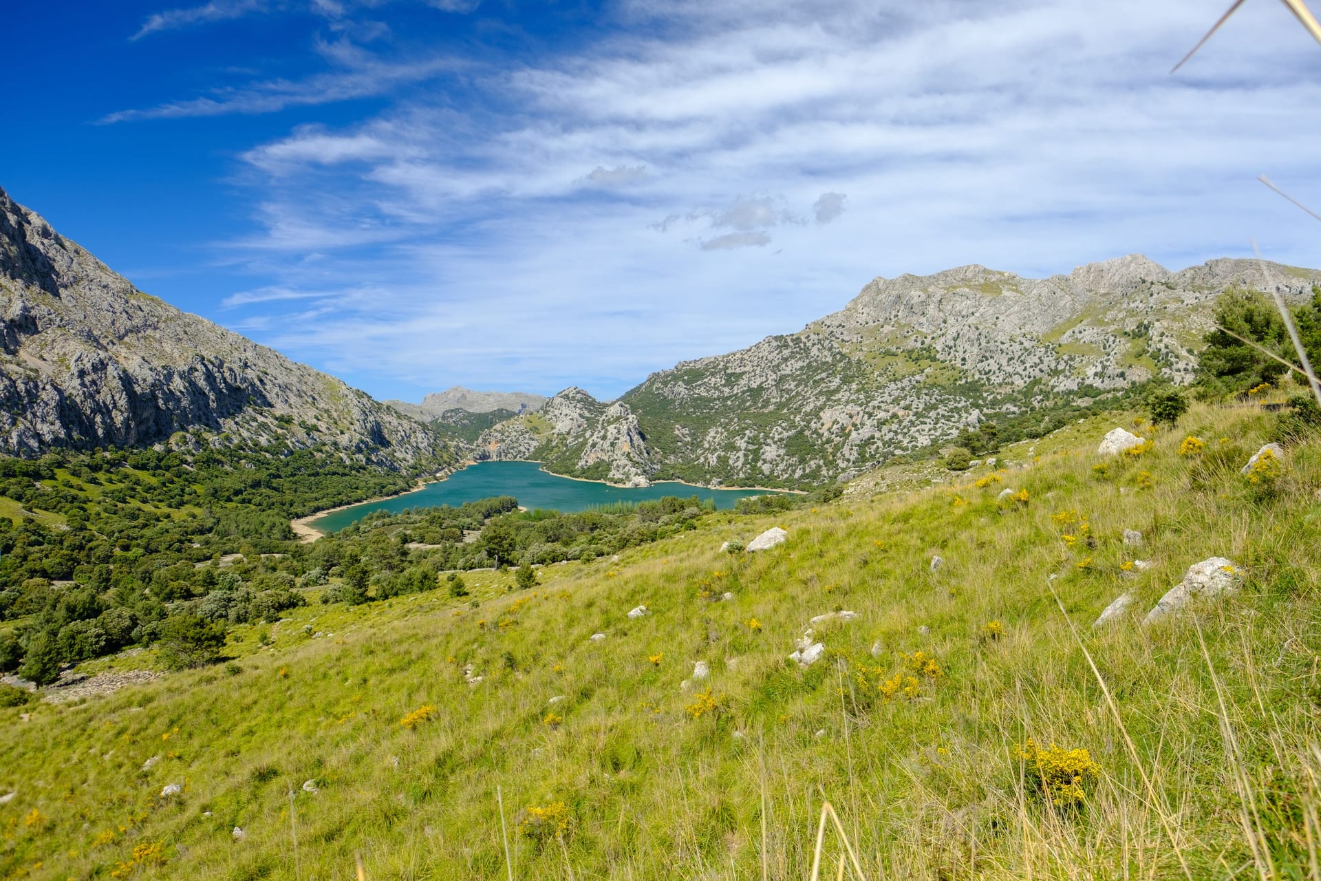 Mallorca: Wanderer werden auf schwierigen Routen mit schönen Panoramablicken belohnt.