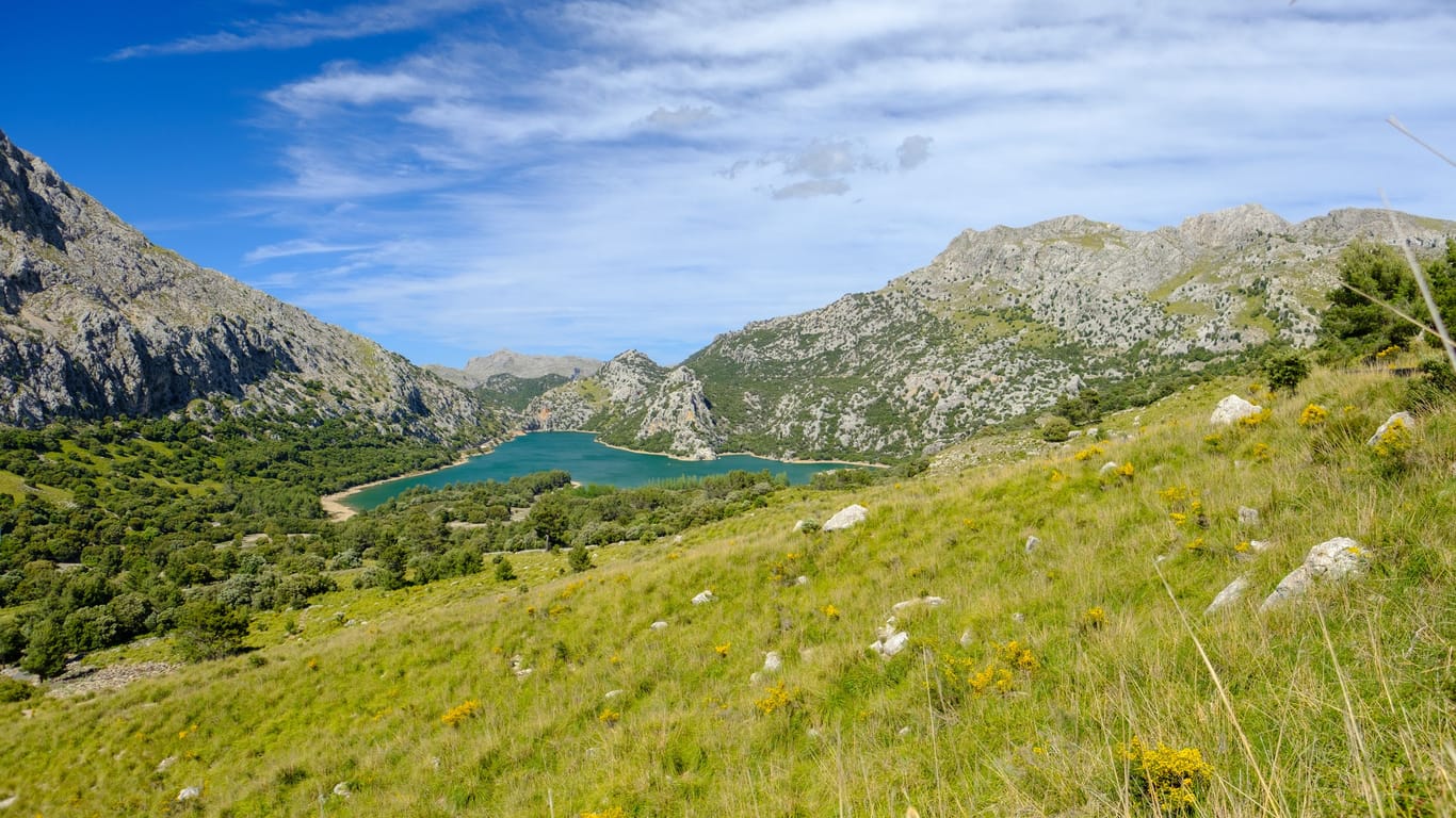 Mallorca: Wanderer werden auf schwierigen Routen mit schönen Panoramablicken belohnt.