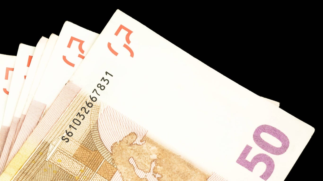 50-Euro-Scheine (Symbolbild): Der Mann gab an, den Versender des Geldes nicht genau zu kennen.