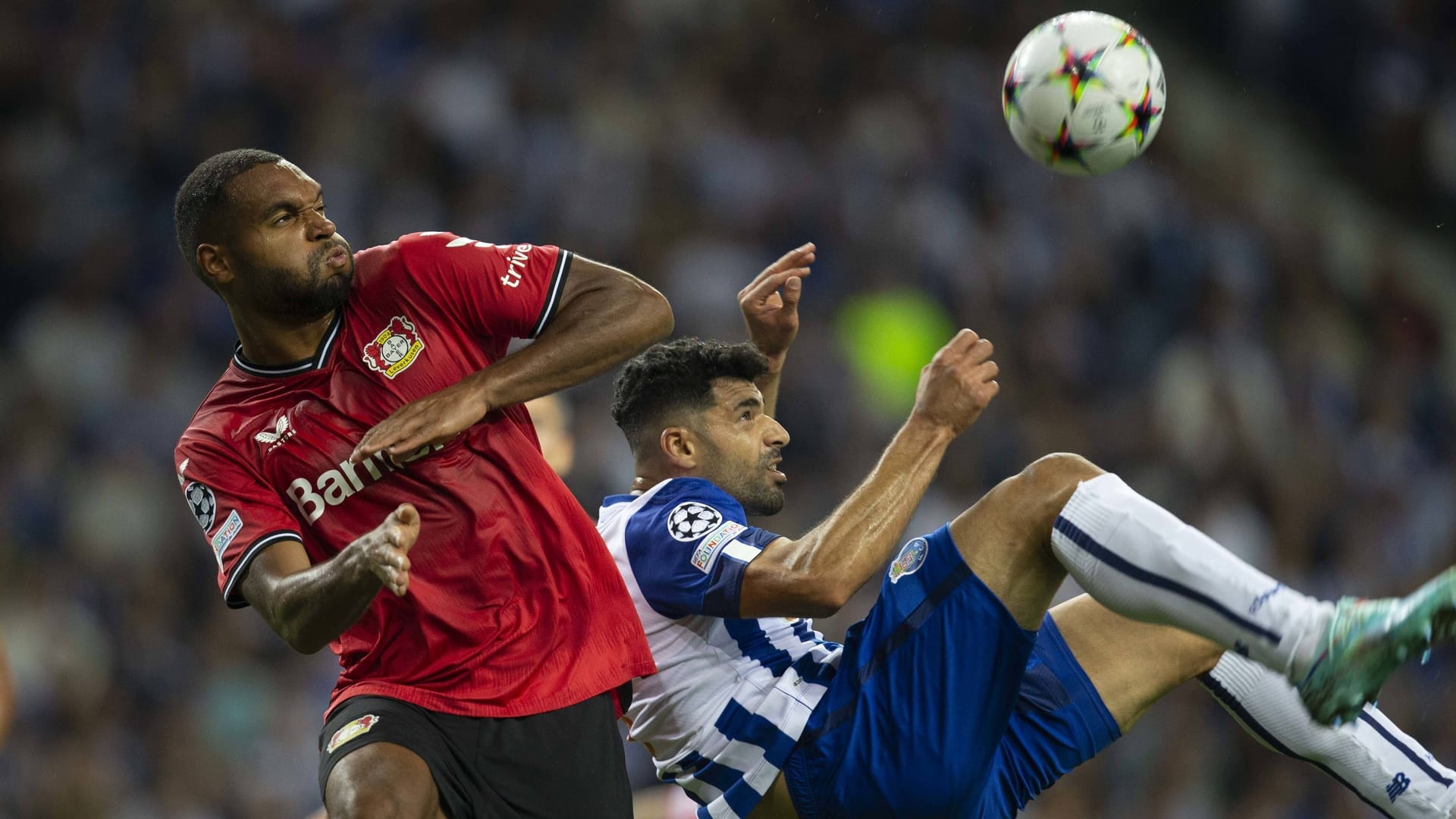 Jonathan Tah (l.) und Mehdi Taremi: Die Leverkusener konnten aus Portugal keine Punkte mitnehmen.