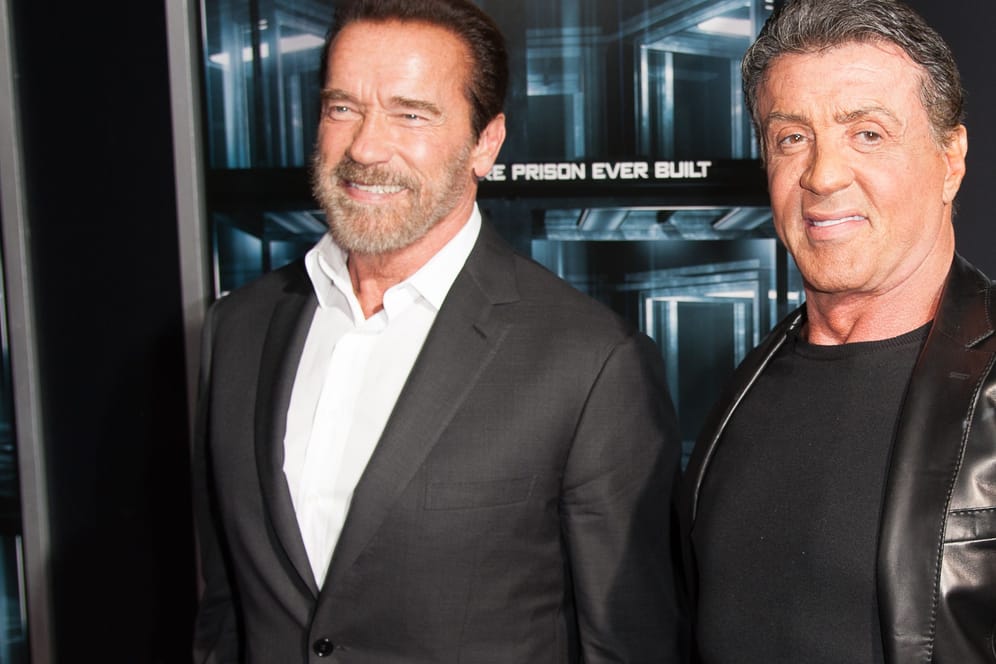 Arnold Schwarzenegger und Sylvester Stallone: Die Schauspieler posieren zusammen in den sozialen Netzwerken.