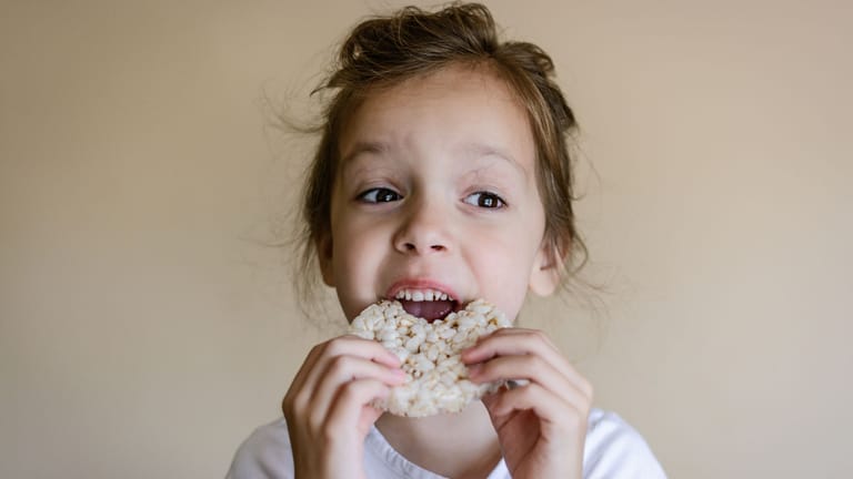 Reiswaffeln: Die Snacks sind bei Kindern sehr beliebt.