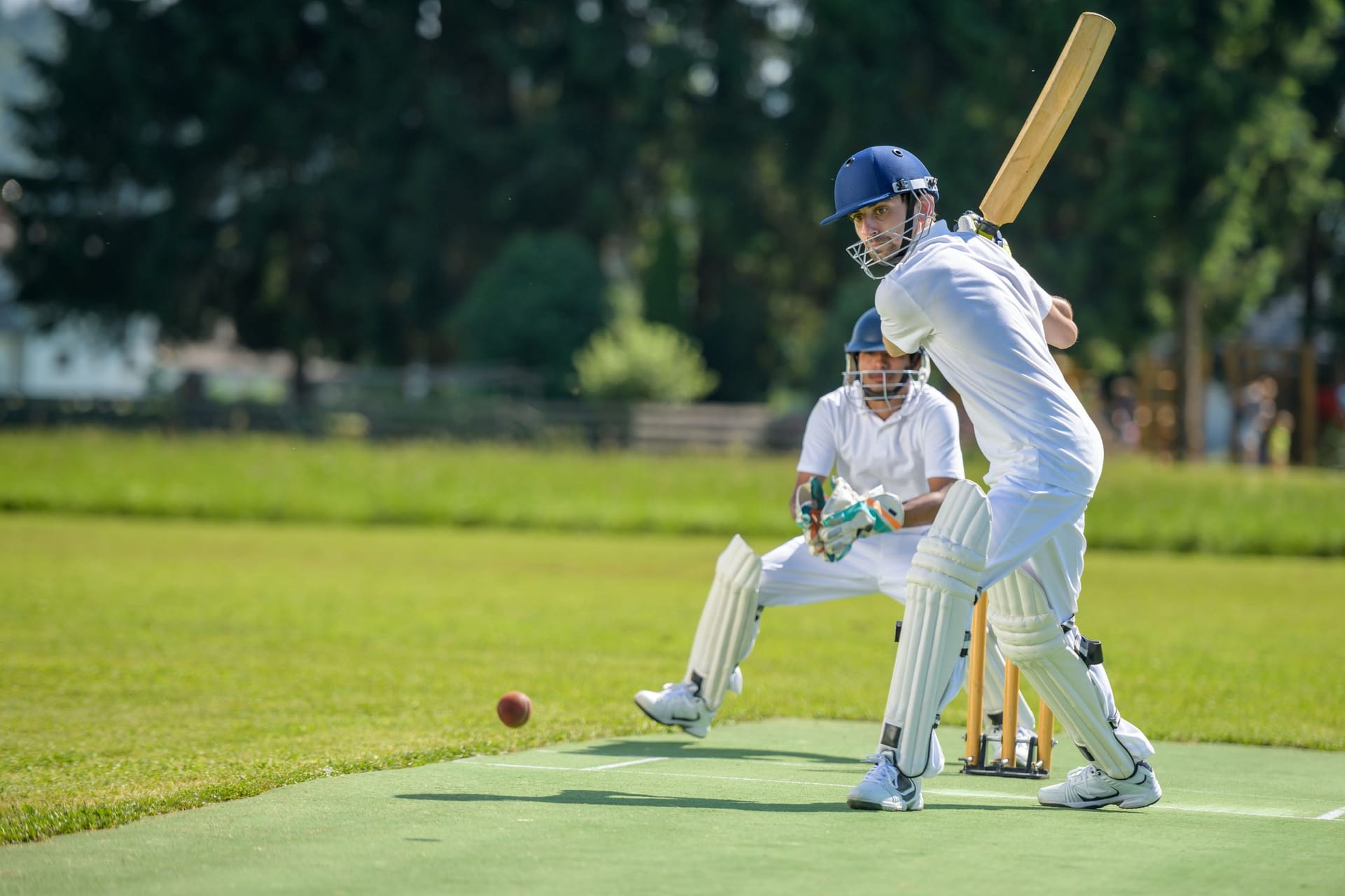 Cricket: Die Spielerrollen der englischen Schlagballsportart sind dem amerikanischen Baseball ähnlich.