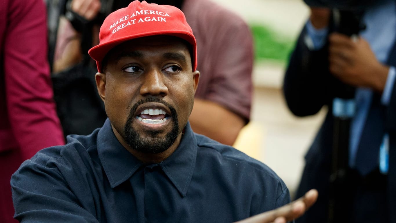 Kanye West: Der Musiker verliert wegen antisemitischer Äußerungen Werbepartner.