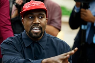 Kanye West: Der Musiker verliert wegen antisemitischer Äußerungen Werbepartner.