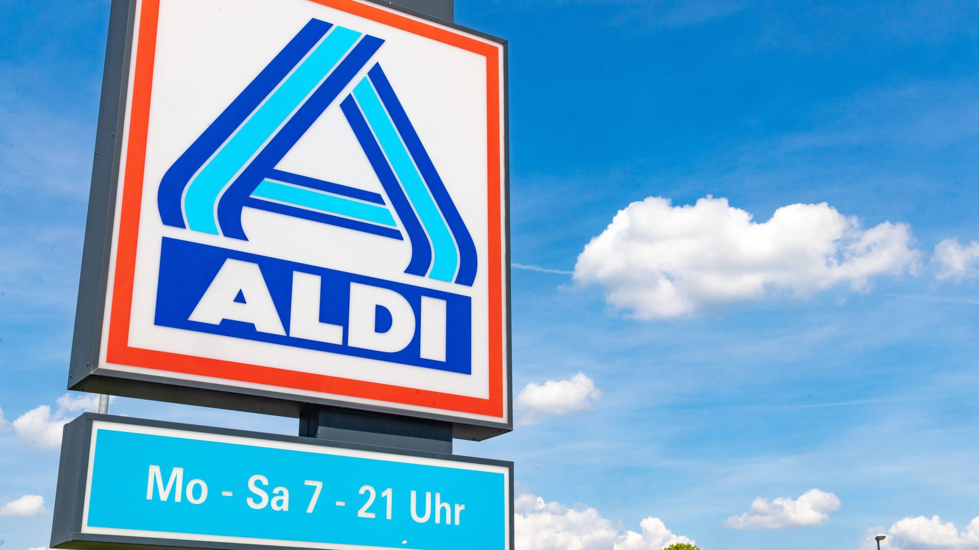 Aldi Nord (Symbolbild): Der Discounter will viele Filialen im Winter früher schließen.