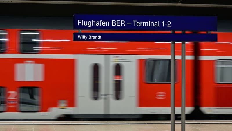 Regionalexpress am BER (Archivbild): Am Ursache für die Panne ist noch unklar.