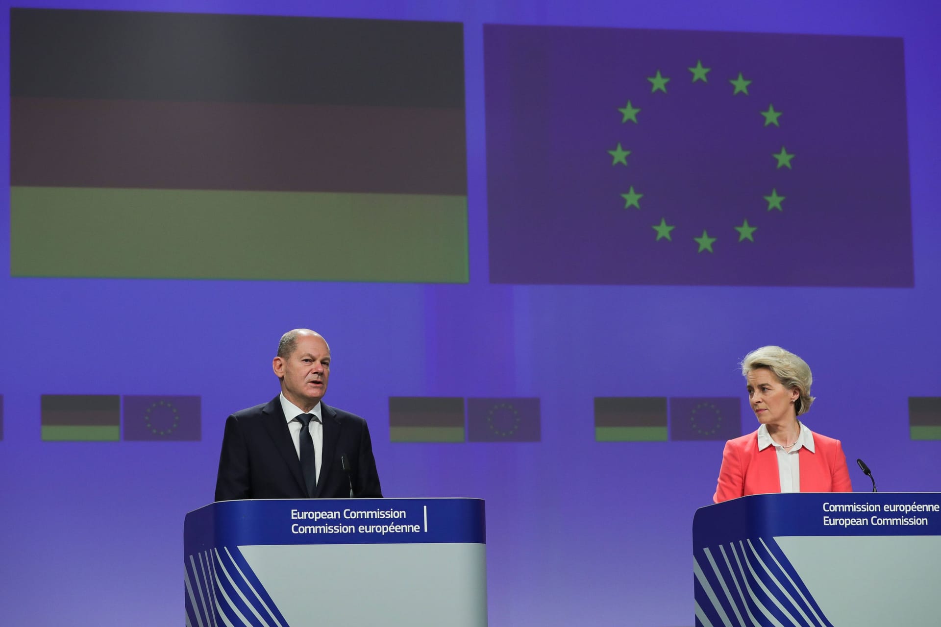 Bundeskanzler Olaf Scholz und Präsidentin der Europäischen Kommission Ursula von der Leyen: Mit der Gestaltung des Wiederaufbaus bestimmt sich, welches Land die Ukraine künftig sein wird.