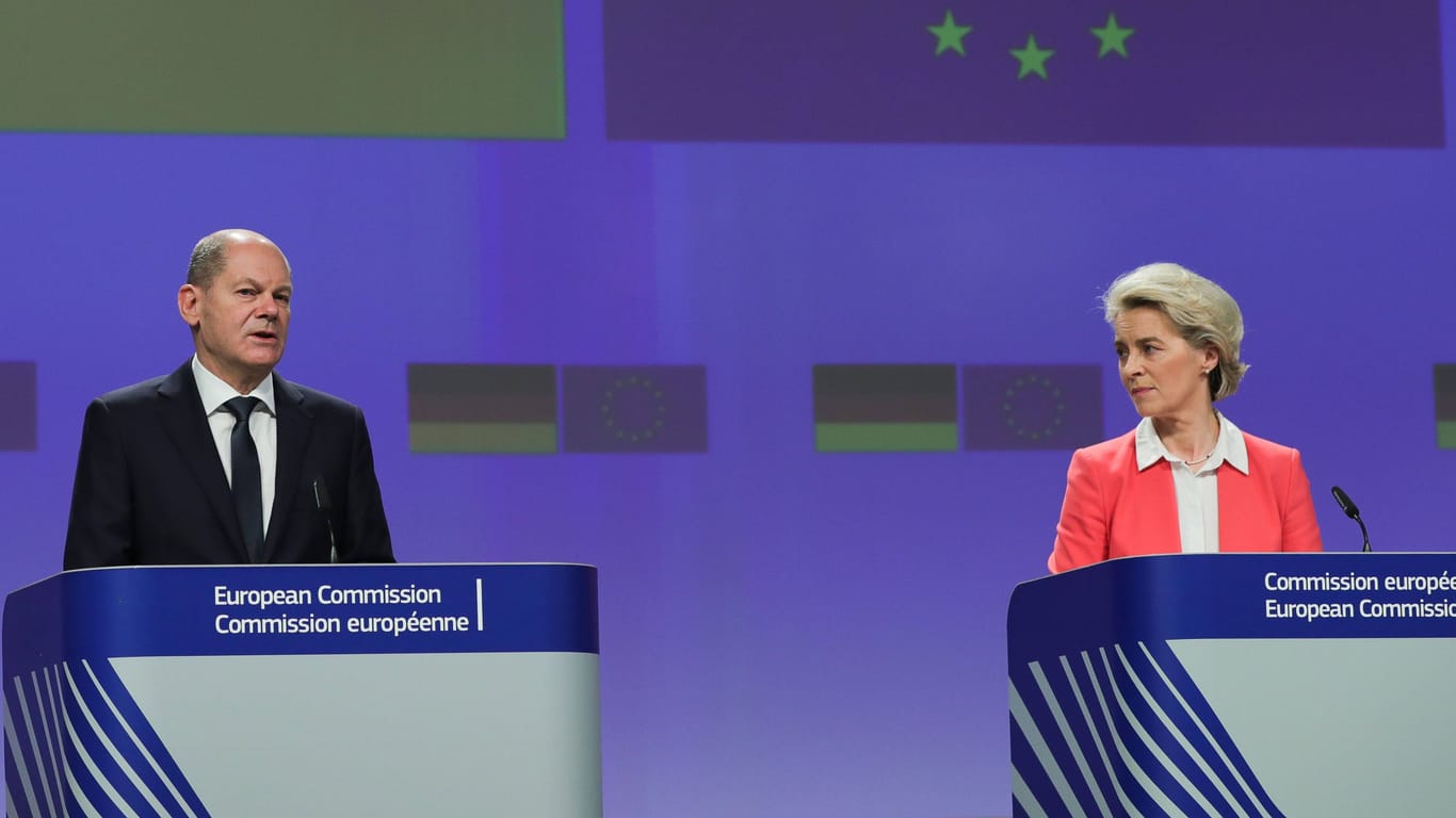 Bundeskanzler Olaf Scholz und Präsidentin der Europäischen Kommission Ursula von der Leyen: Mit der Gestaltung des Wiederaufbaus bestimmt sich, welches Land die Ukraine künftig sein wird.