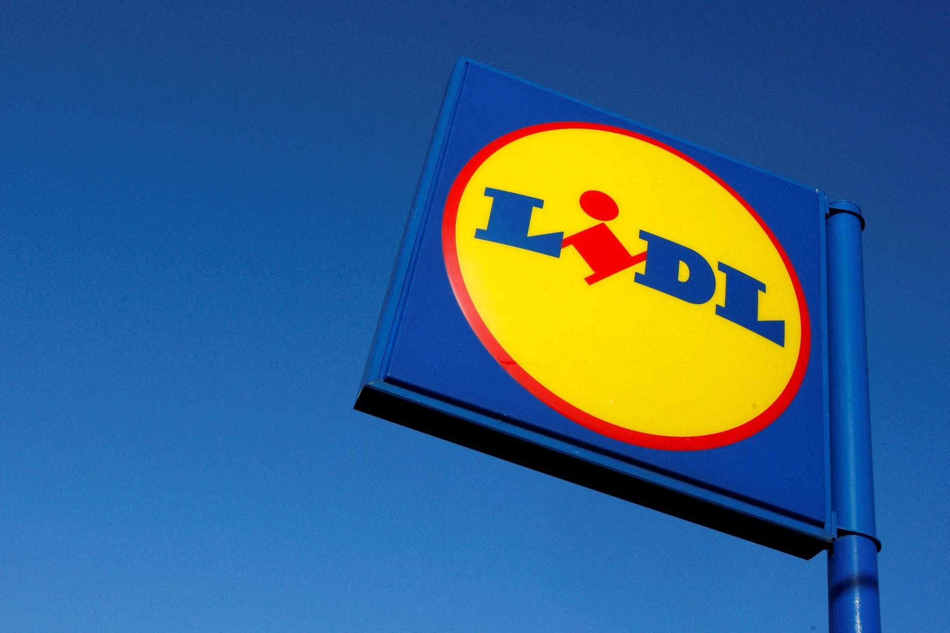 Lidl-Logo: Der Gründer der Discounter-Kette gilt als reichster Deutscher. Lidl-Logo: Der Gründer der Discounter-Kette gilt als reichster Deutscher.