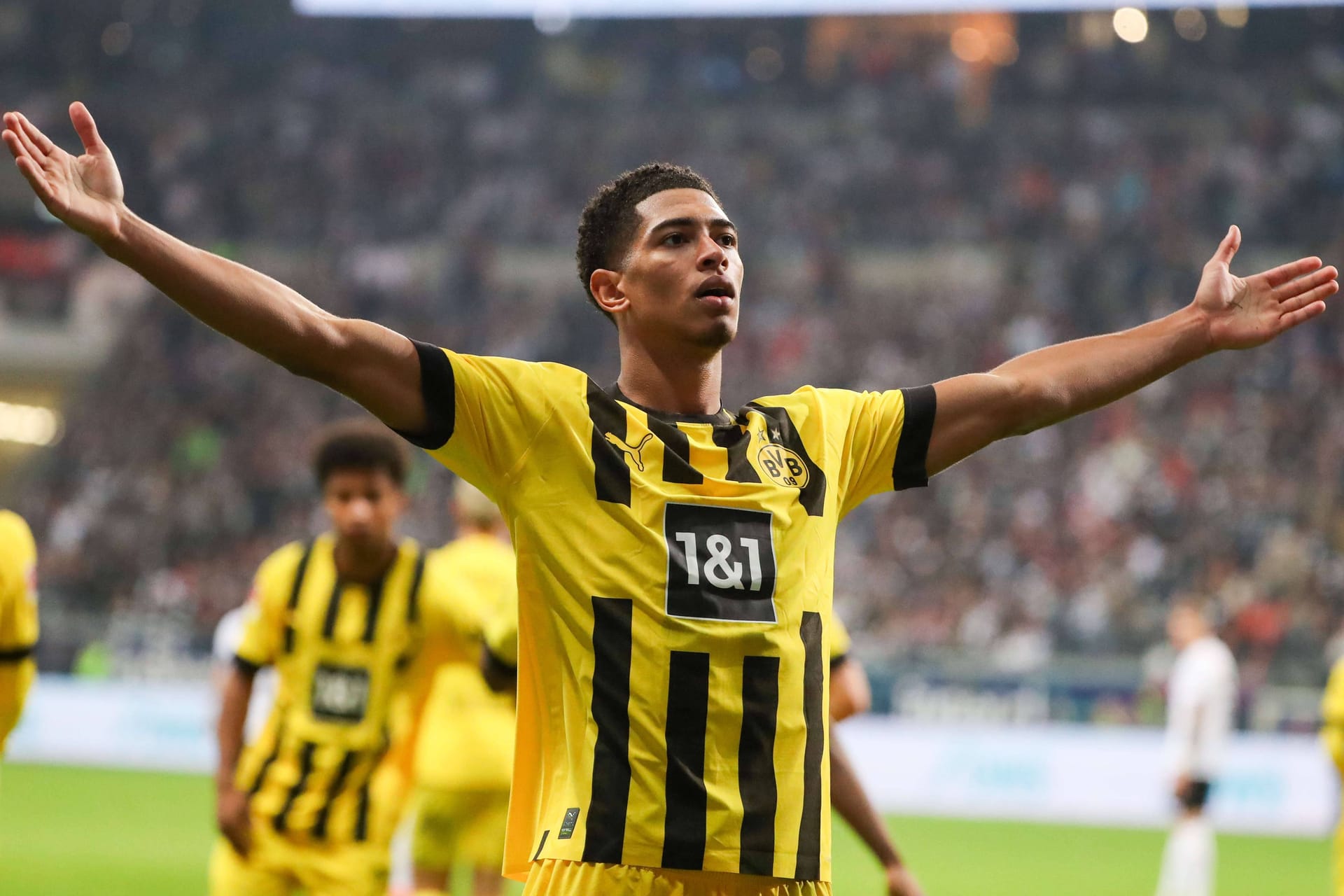 Matchwinner: Dortmunds Jude Bellingham feiert seinen Siegtreffer bei Eintracht Frankfurt.