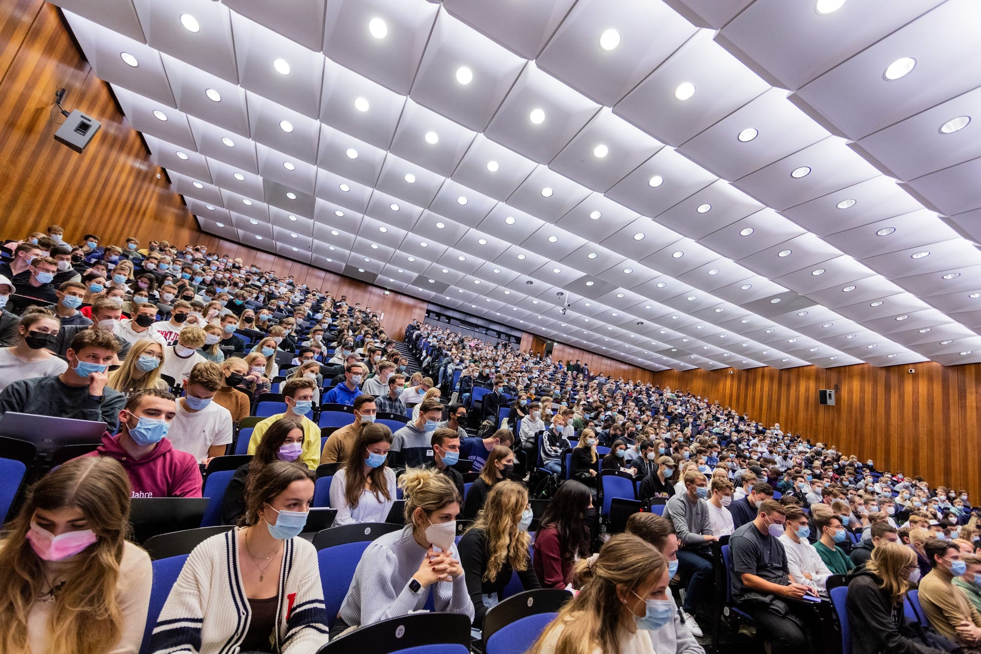 Studierende an der Uni Münster (Symbolbild): Eine Steuererklärung kann sich auch für Studenten lohnen.