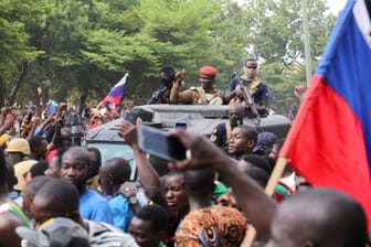 Ibrahim Traore: Nach einem Militärputsch hat sich der Hauptmann zum neuen Staatsoberhaupt von Burkina Faso erklärt.