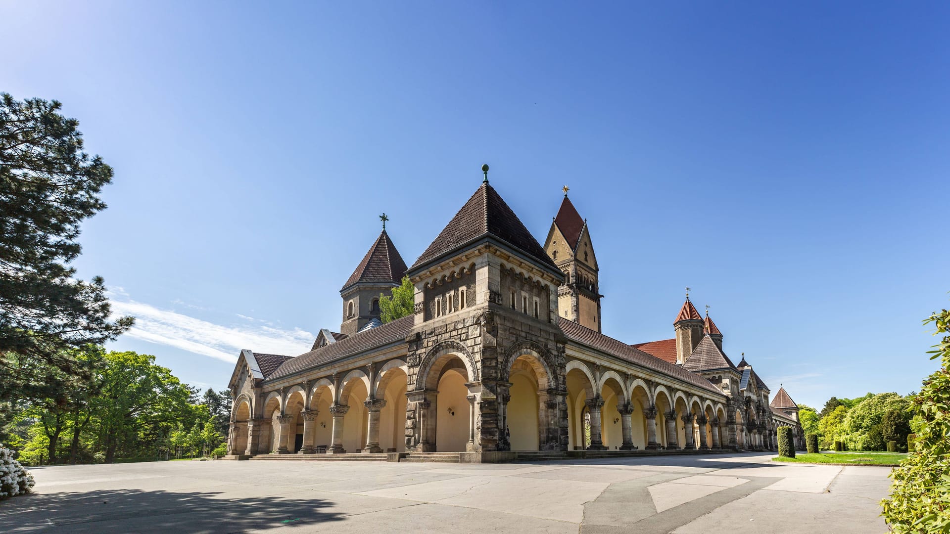 Imposantes Bauwerk: Die Kapellenanlage auf dem Südfriedhof gliedert sich in drei verschiedene Trauerhallen.