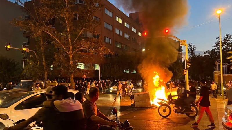 Ausschreitungen im Iran: Auch am Samstag werden wieder Demonstranten auf den Straßen erwartet.