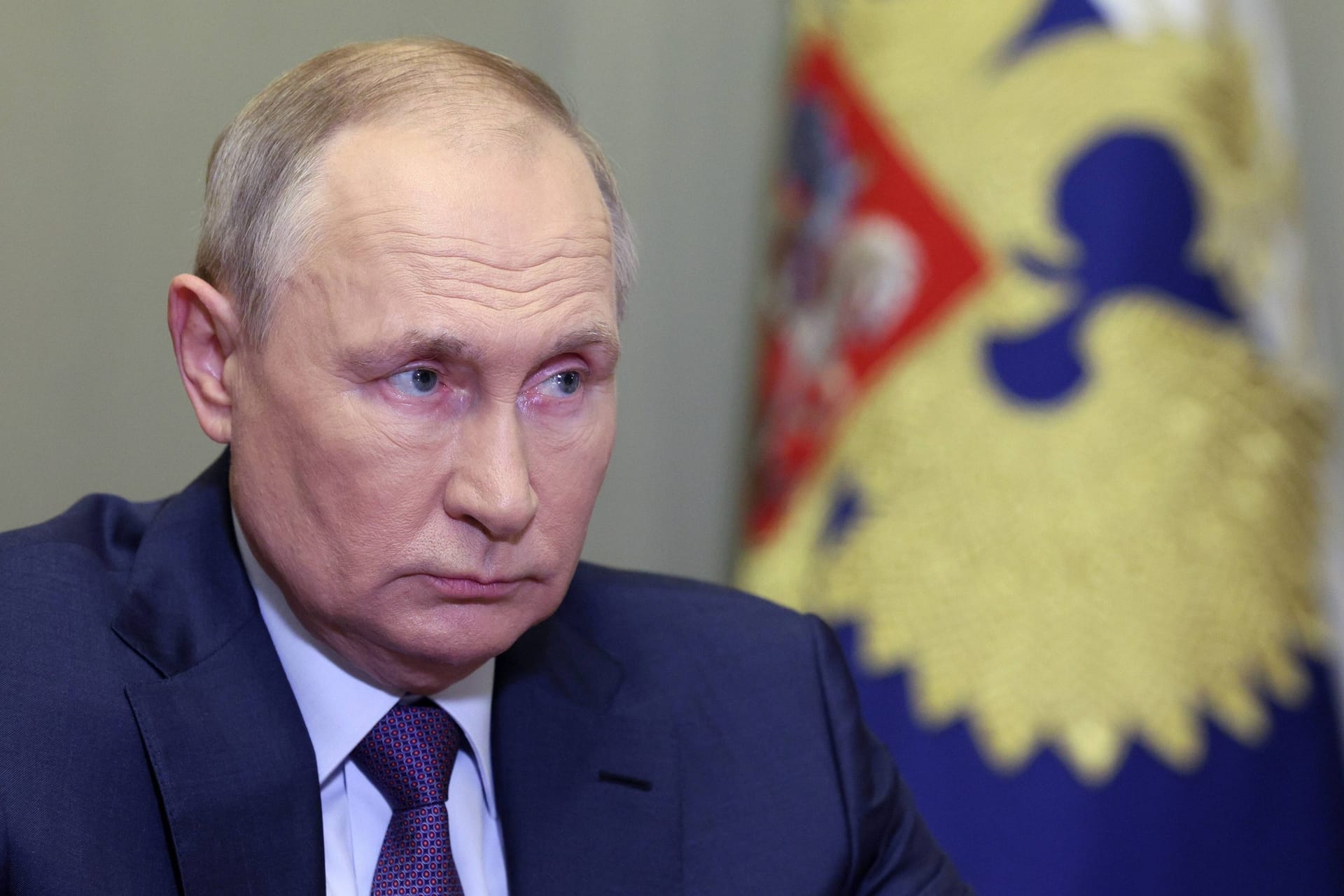 Wladimir Putin am Sonntag in St. Petersburg: Er spricht von einem "Terrorakt".