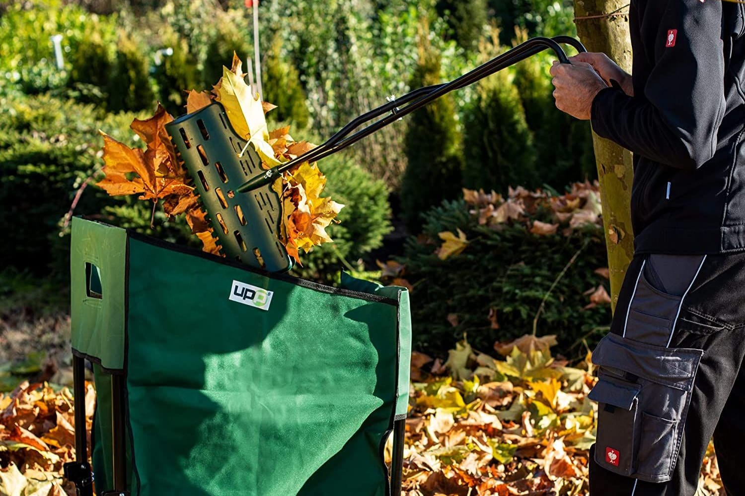 Herbstlaub entfernen: Wir zeigen vier Laubsammler und eine Alternative im Vergleich.