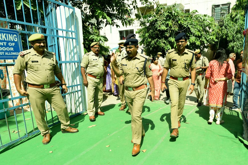 Indische Polizei (Symbolbild): Der Hauptverdächtige war bereits 2020 wegen eines Sexualverbrechens in Haft.