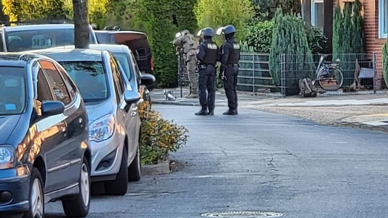 Polizisten in Nordhorn: Für den Einsatz mussten Spezialkräfte ausrücken.