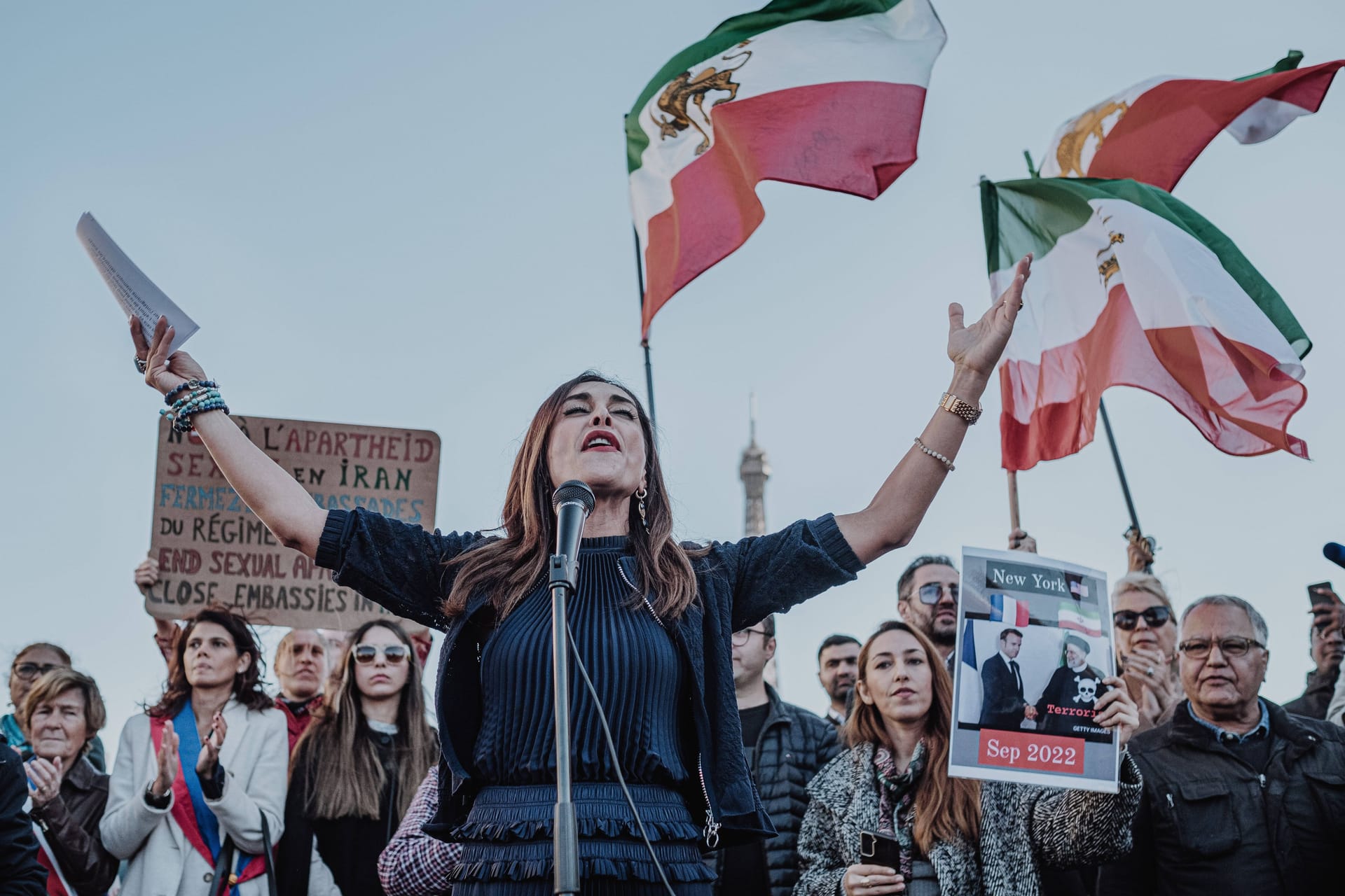 Demonstration in Paris: Auch in Frankreich protestieren Menschen gegen das Regime des Iran.