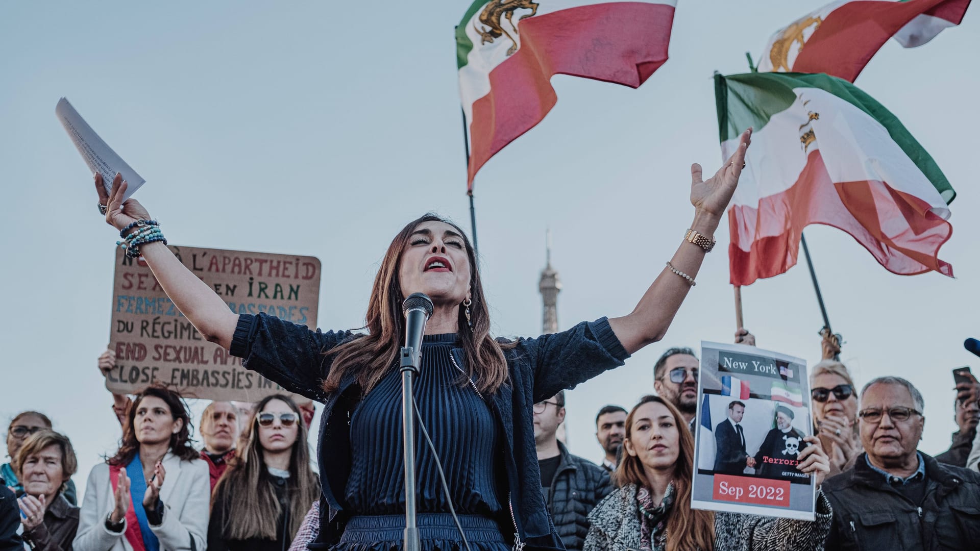 Demonstration in Paris: Auch in Frankreich protestieren Menschen gegen das Regime des Iran.