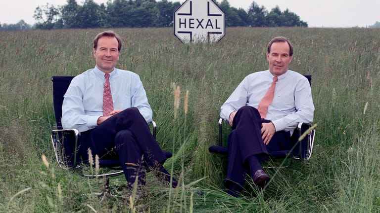 Thomas und Andreas Strüngmann im Jahr 2003 (Archivbild): Der Verkauf von Hexal brachte den Zwillingen Milliarden.