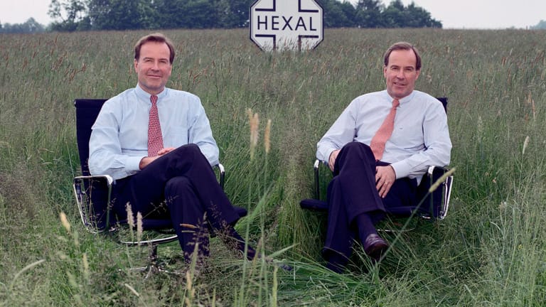 Thomas und Andreas Strüngmann im Jahr 2003 (Archivbild): Der Verkauf von Hexal brachte den Zwillingen Milliarden.