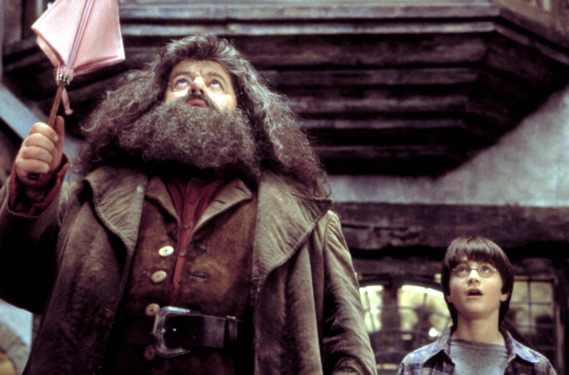 Robbie Coltranes bekannteste Rolle ist die des Rubeus Hagrid. 2001 spielte er sie zum ersten Mal in "Harry Potter und der Stein der Weisen".