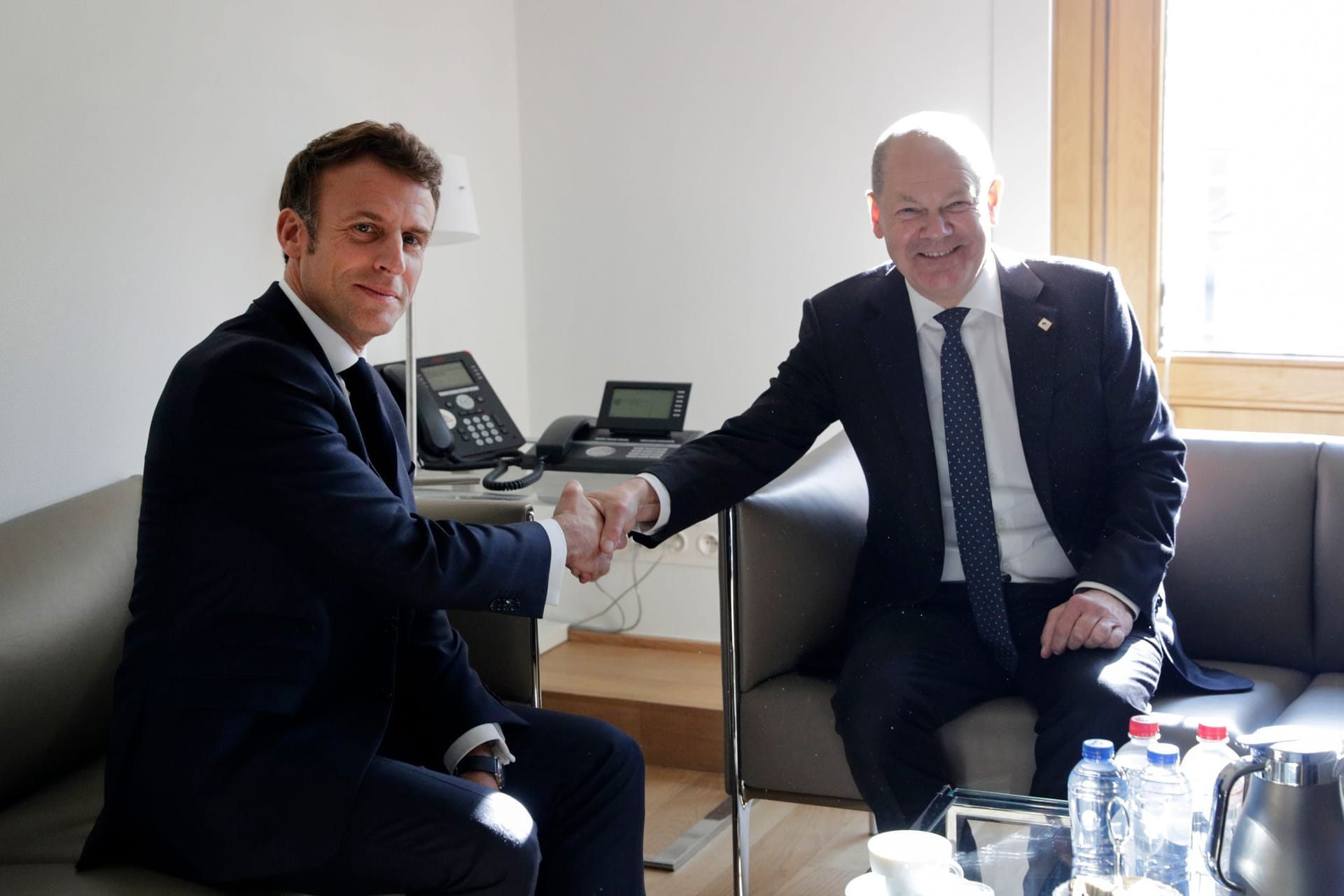 Macron (l.) und Scholz: Die deutsche Krisenpolitik trifft auf Unverständnis.