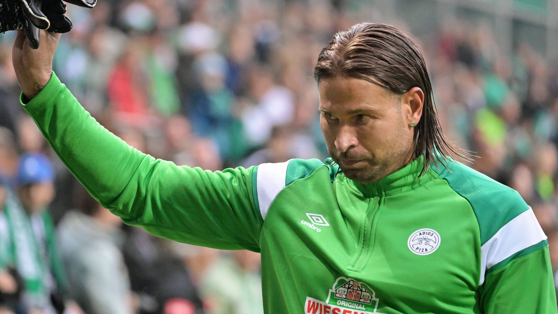 Tim Wiese beim Abschiedsspiel für Claudio Pizarro (Archivbild): Der Ex-Keeper darf nicht mehr für die Traditionsmannschaft von Werder spielen.