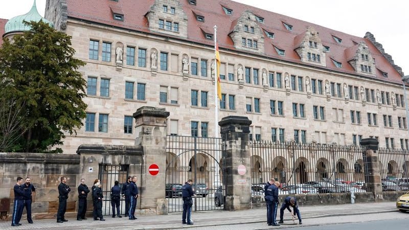 Der Justizpalast in Nürnberg ist nach einer Bombendrohung geräumt worden.