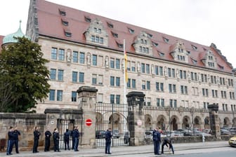 Der Justizpalast in Nürnberg ist nach einer Bombendrohung geräumt worden.