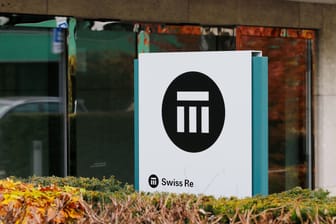 Zentrale von Swiss Re in Zürich (Archiv): Der Rückversicherer fordert, "früher und wesentlich mehr in den Klimaschutz" zu investieren.