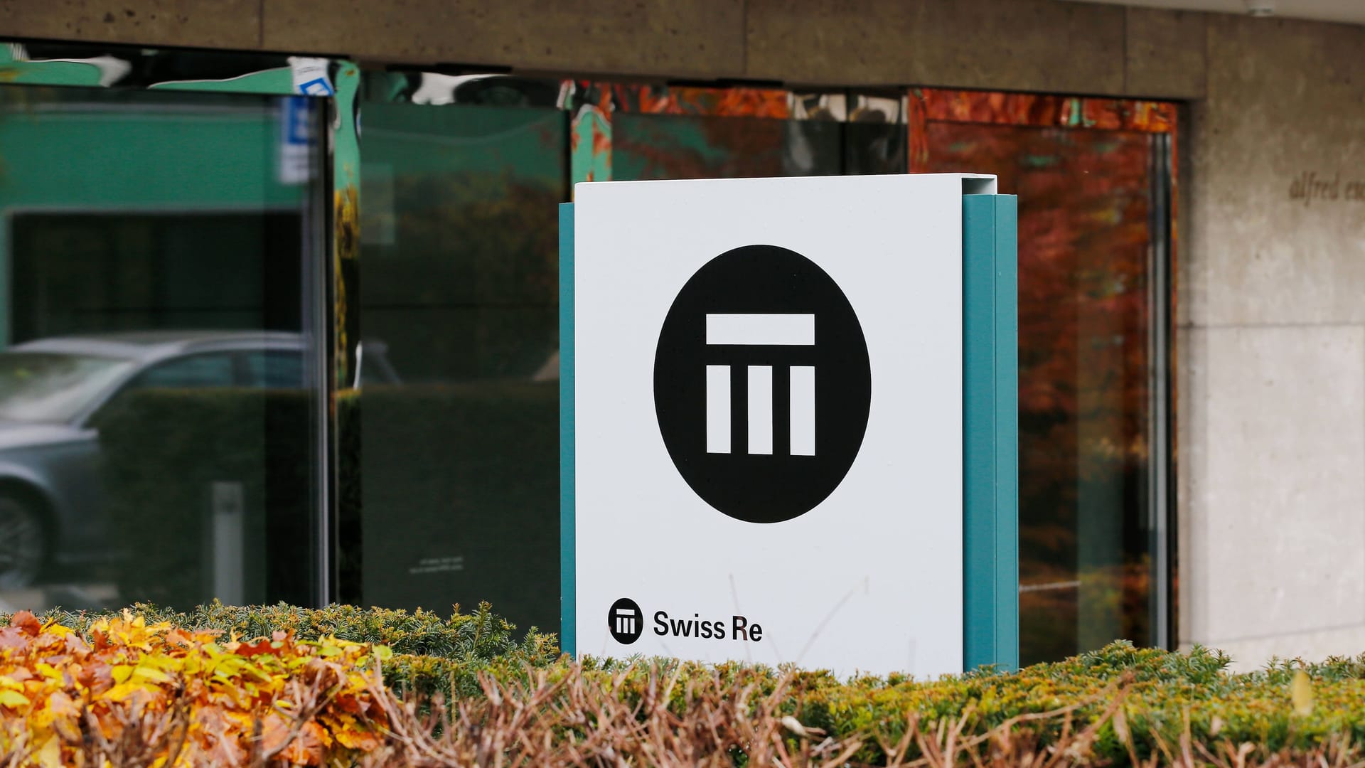 Zentrale von Swiss Re in Zürich (Archiv): Der Rückversicherer fordert, "früher und wesentlich mehr in den Klimaschutz" zu investieren. Zentrale von Swiss Re in Zürich (Archiv): Der Rückversicherer fordert, "früher und wesentlich mehr in den Klimaschutz" zu investieren.