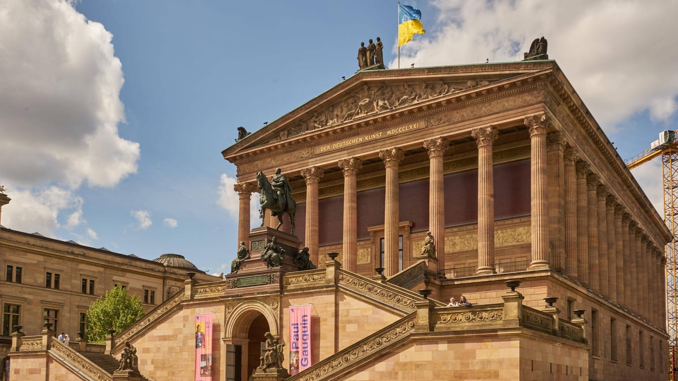 Die Alte Nationalgalerie in Berlin: Der Ausstellungsraum wurde durch die Aktion beschädigt.