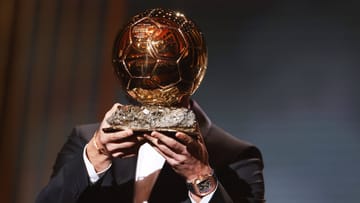 Karim Benzema ist beim Ballon d'Or 2022 als bester Spieler ausgezeichnet worden. Für Robert Lewandowski lief der Abend anders als erwartet – Sadio Mané konnte sich freuen.
