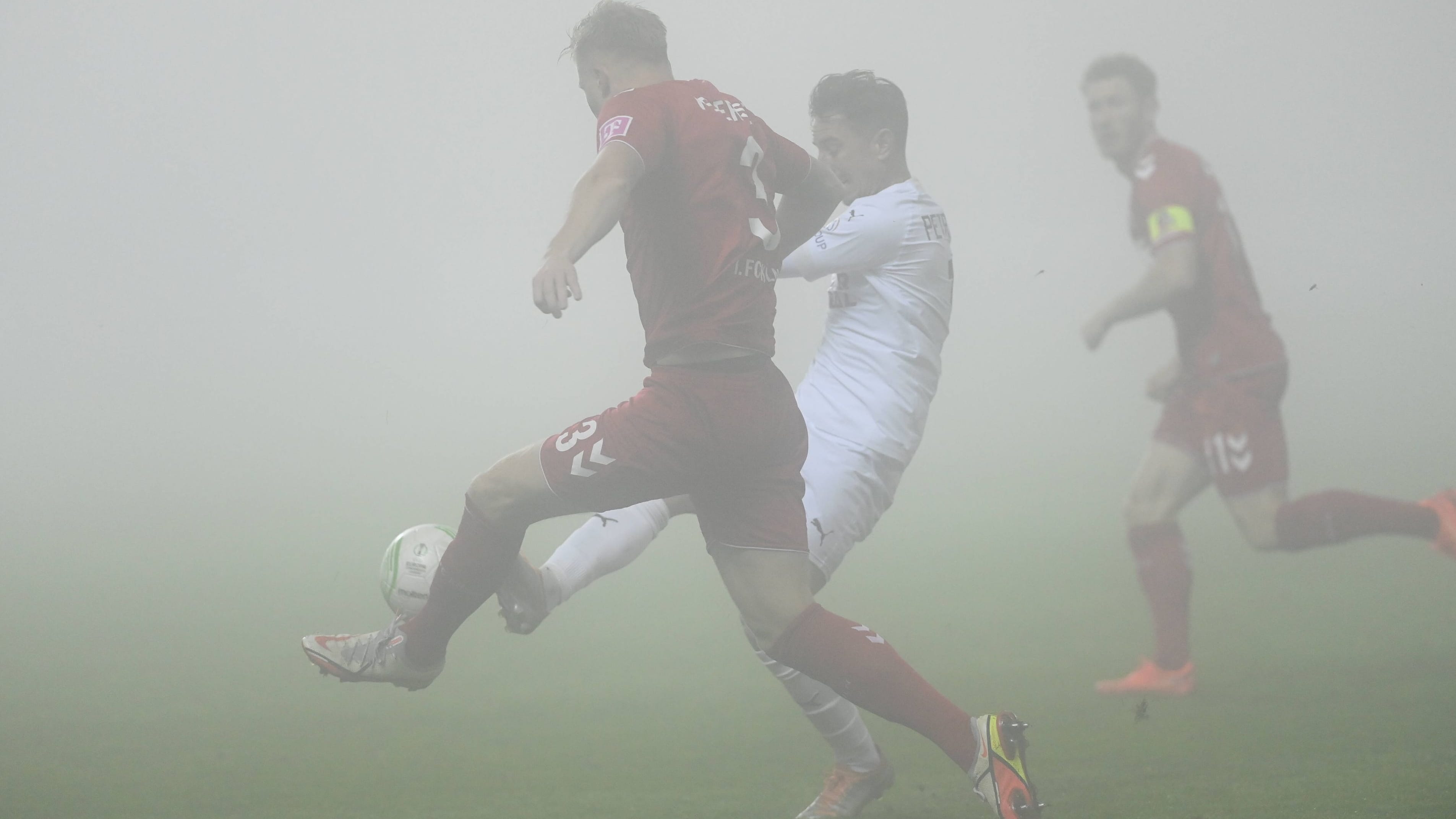 1. FC Köln: Conference-League-Spiel wegen Nebel abgebrochen